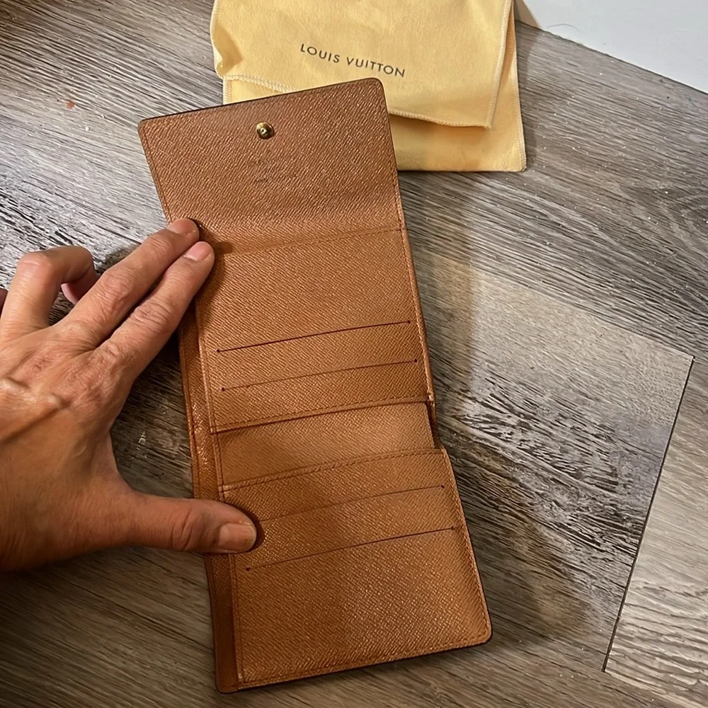 Pre loved authentic LV tri fold short wallet - Picture 5 of 8